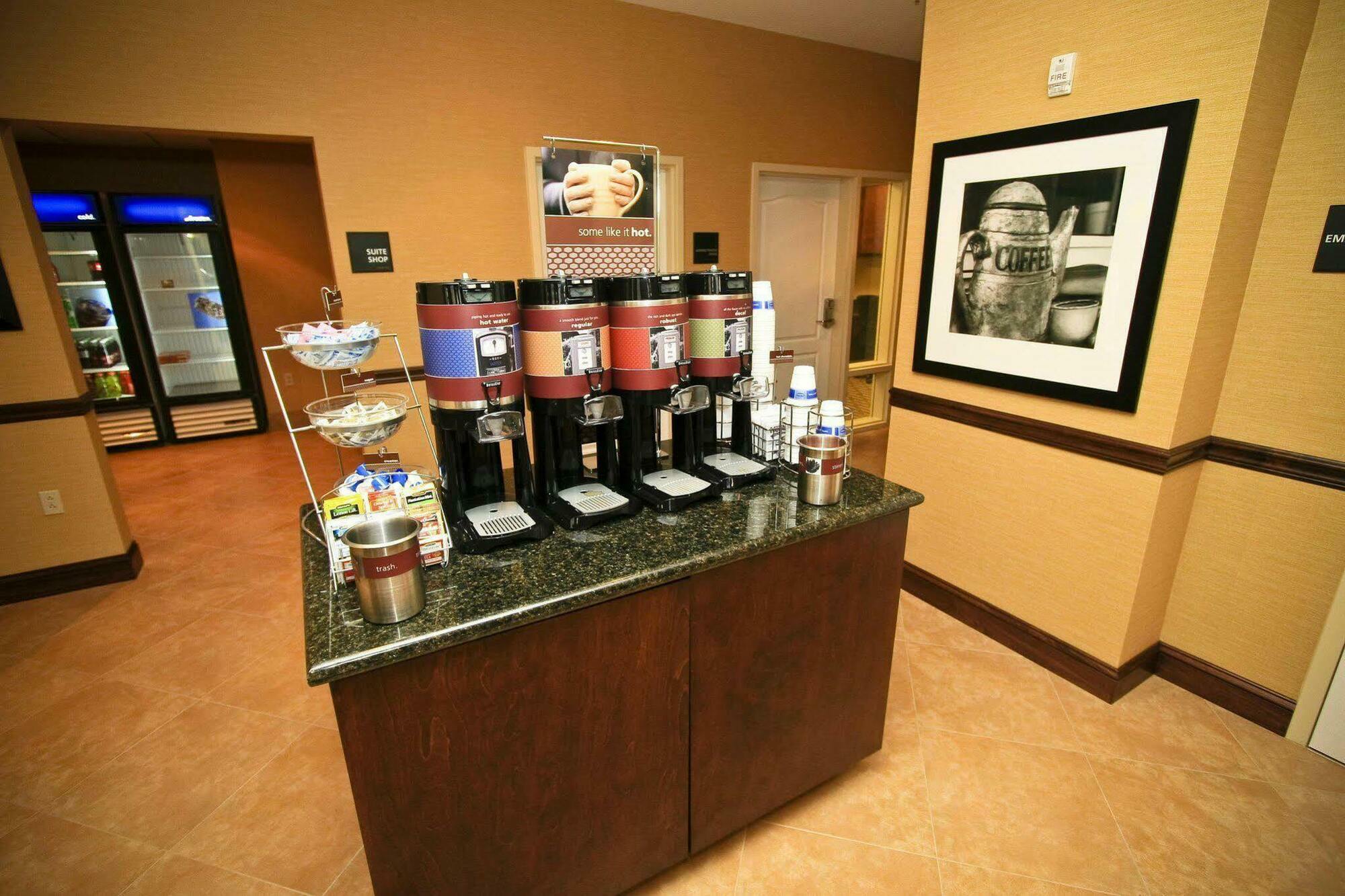 Hampton Inn קרוסוויל מסעדה תמונה